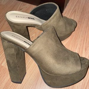 Fashion Nova Camo Green Toeless Clogs